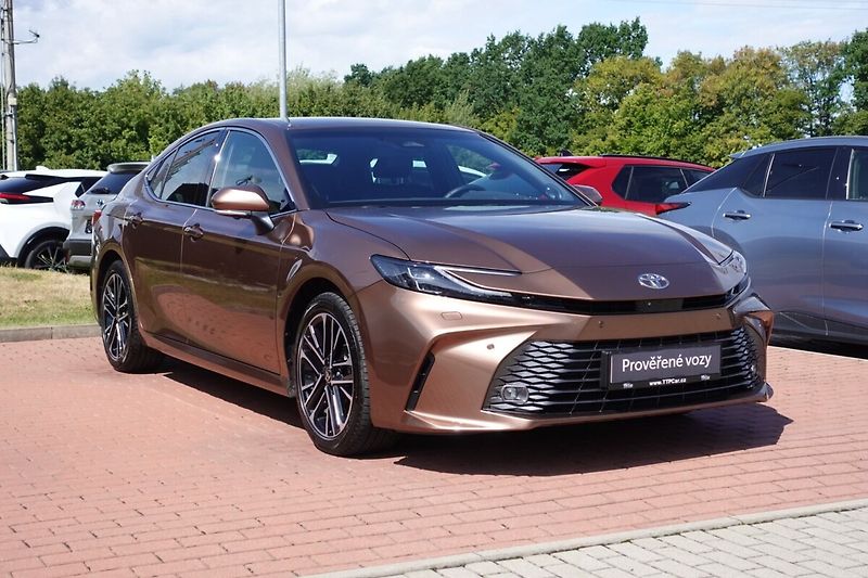 Toyota Camry 2,5 HEV Executive - fotka 3 z 35