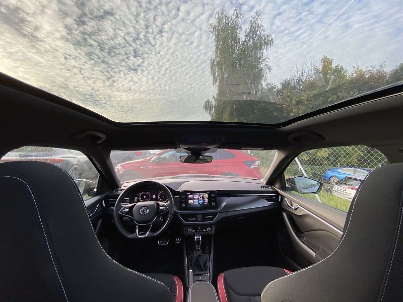 Škoda Kamiq (2023) 1.0 TSI DSG Monte Carlo - fotka 34 z 39