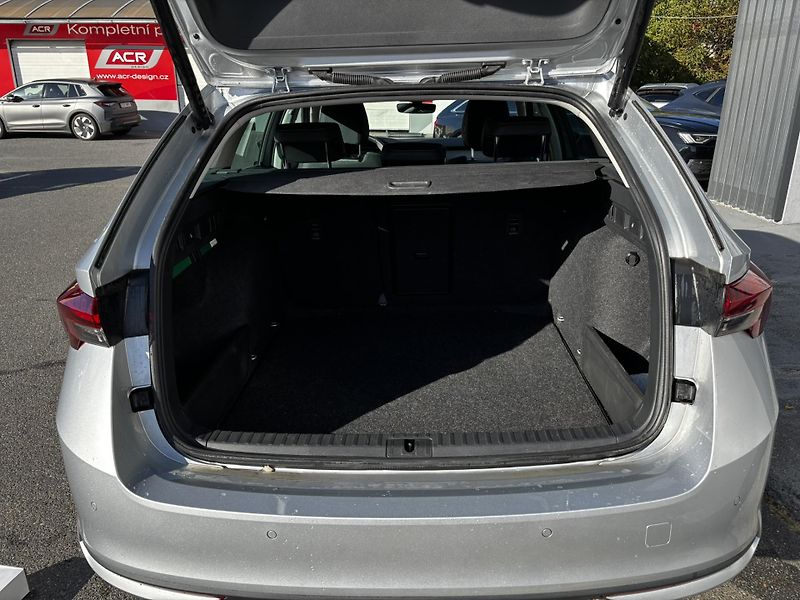 Škoda Octavia (2025)  Combi Top Selection 1.5 TSI - fotka 12 z 12