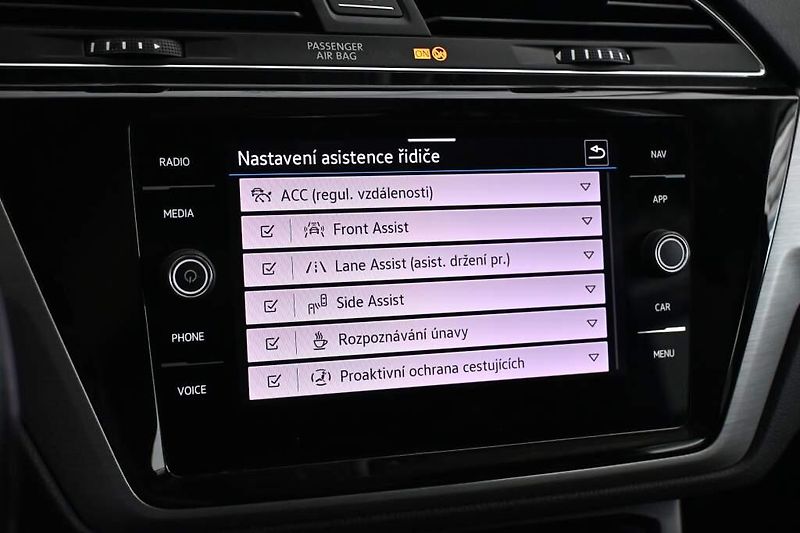 Volkswagen Touran (2023) 2.0 LED DSG ACC Tažné COMFORTL - fotka 17 z 32