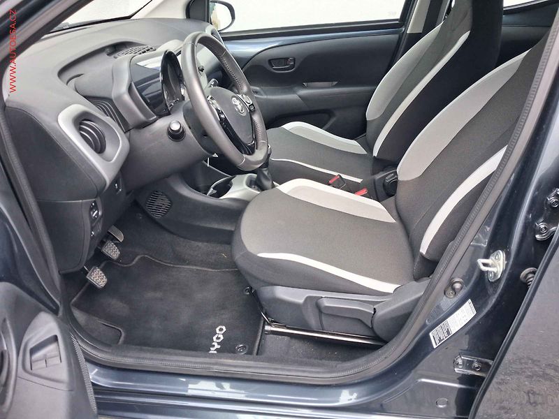 Toyota Aygo (2015) 1.0i, AC, tempo - fotka 9 z 16