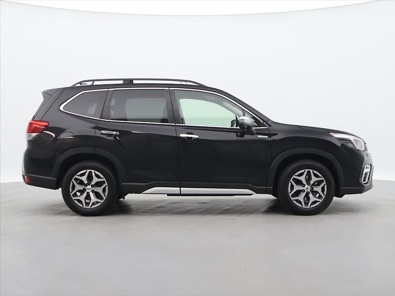 Subaru Forester 2,0 e-Boxer 110kW Comfort CZ - fotka 8 z 38