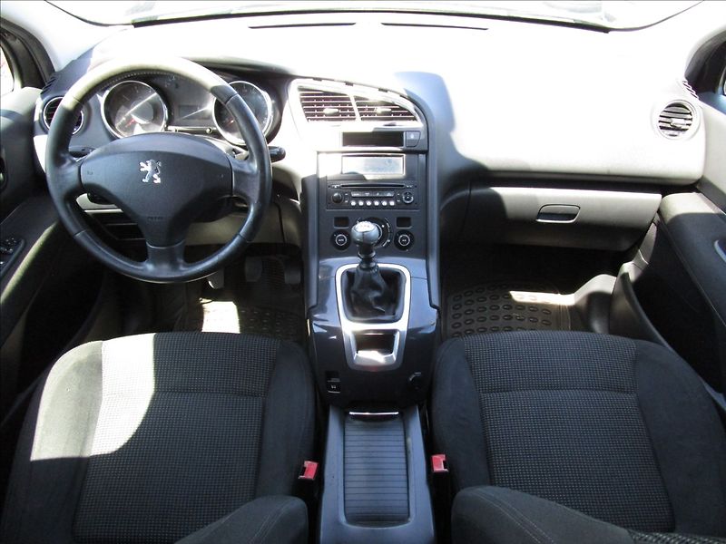 Peugeot 5008 1.6 THP aut. Klima, 7 míst - fotka 7 z 50