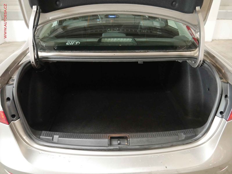 Renault Fluence (2011) 1.6 16V, AC, STK3/28 - fotka 7 z 18