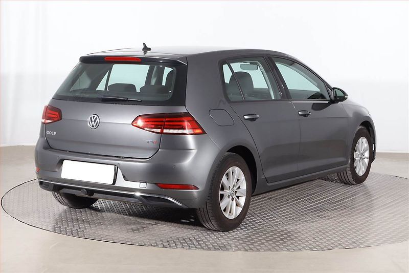 Volkswagen Golf (2017) 1.4 TSI, Serv.kniha, Tempomat - fotka 5 z 23