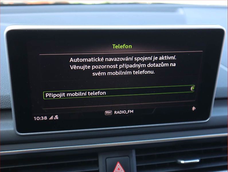 Audi A4 (2018) S-Line 2.0 TDI, Automat, Navi - fotka 22 z 22