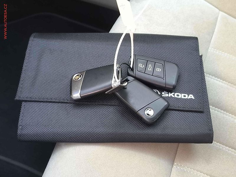 Škoda Superb (2017) 2.0TDi, ČR, DSG, bixen - fotka 30 z 30