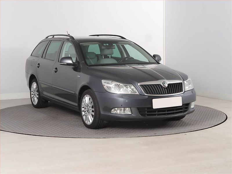 Škoda Octavia (2011) Laurin&Klement 2.0 TDI, Xenony - fotografie inzerátu
