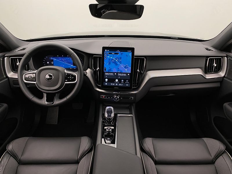 Volvo XC60 B5 AWD BLACK EDITION AUT CZ - fotka 2 z 60