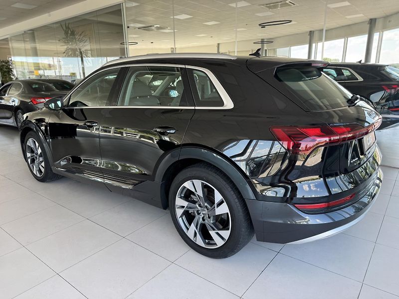 Audi e-tron 55 Quattro*300kW*NočníVidění - fotka 7 z 35