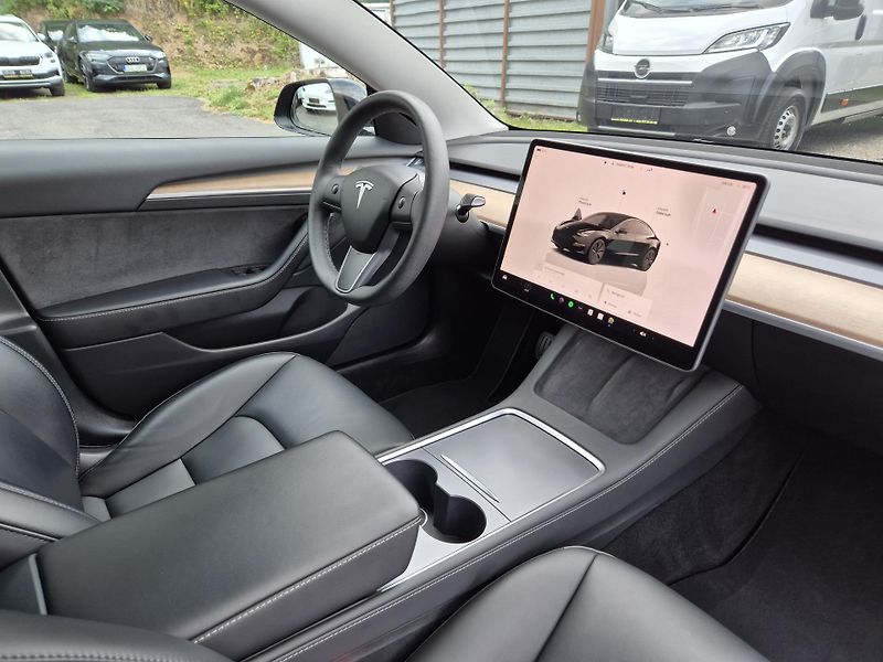 Tesla Model 3 STANDART RANGE 208kw SOH 94% - fotka 41 z 49