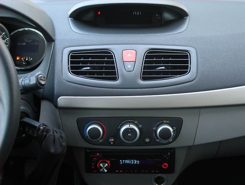 Renault Mégane (2010) 1.6 16V, Tempomat - fotka 12 z 17