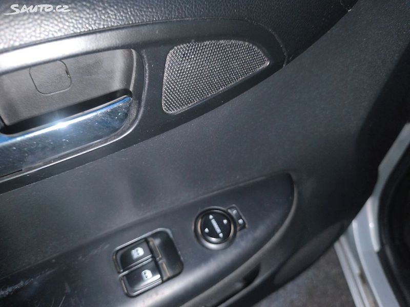 Hyundai i20 1,4,MAX VÝBAVA,100KM,1MAJ50LET - fotka 20 z 28