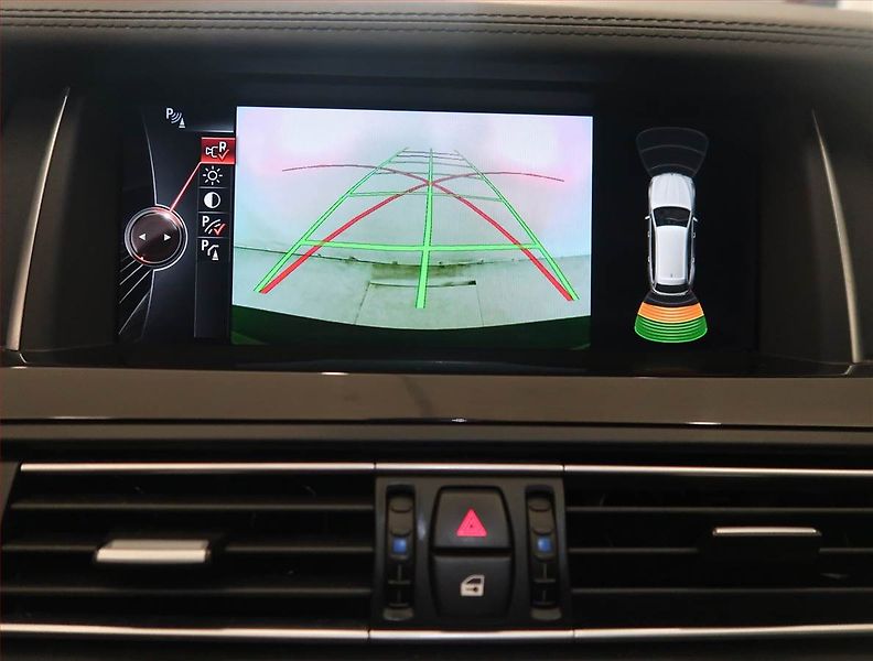 BMW Řada 5 (2014) 530d xDrive, 4X4, Automat - fotka 16 z 17