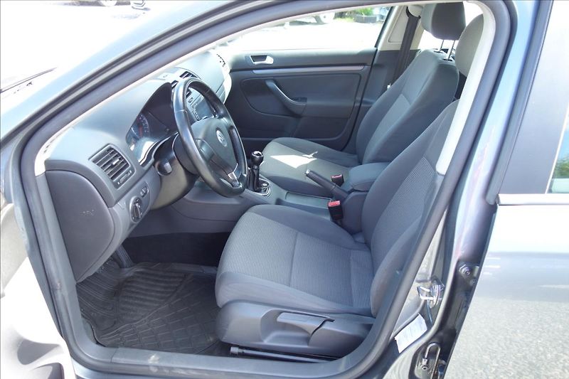 Volkswagen Golf 1,9 TDi 77KW, ČR, SERVIS. KN. - fotka 10 z 38