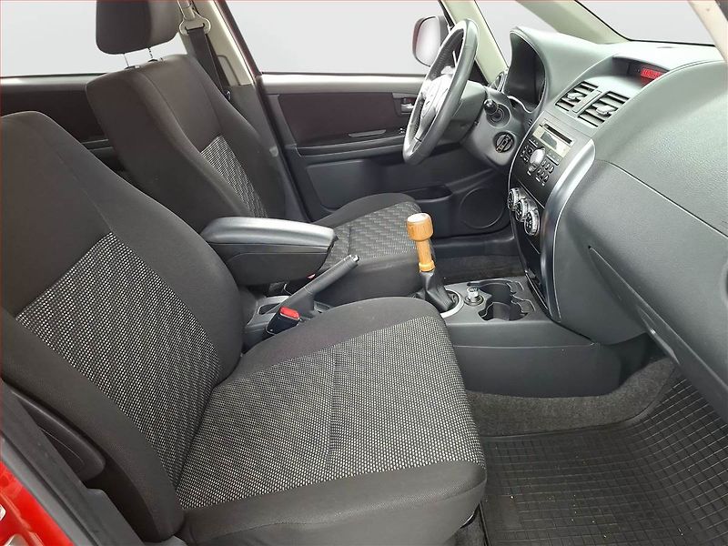 Suzuki SX4 (2009) 1.6 VVT, Vyhř. sedaček - fotka 9 z 14