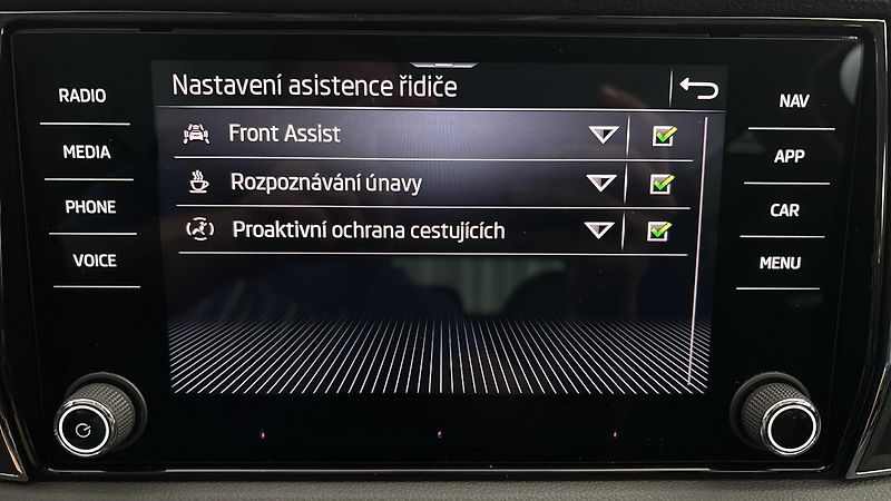 Škoda Karoq 1.5 TSI Style - fotka 25 z 28