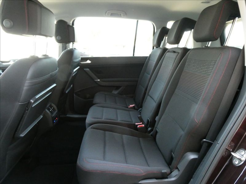 Volkswagen Touran 1,4 TSi 110kW DSG, navi, závěs - fotka 19 z 43