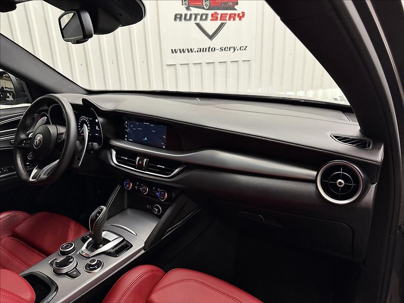 Alfa Romeo Stelvio VELOCE 206kW Q4 H&K PANO LED - fotka 38 z 42