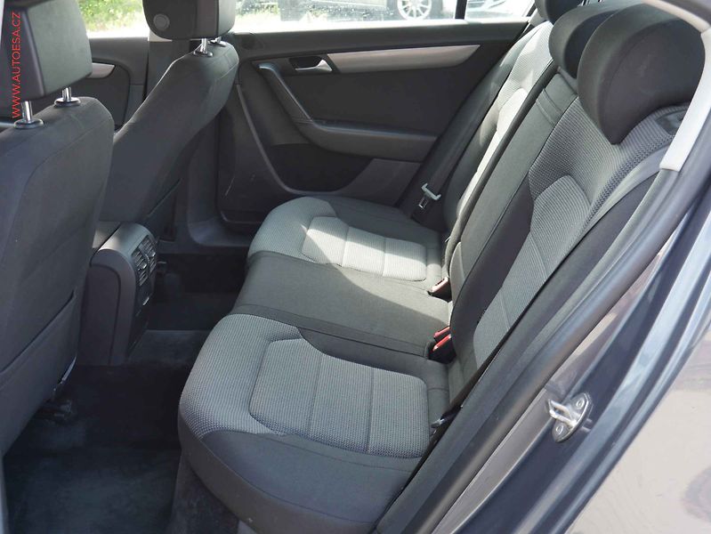 Volkswagen Passat (2013) 1.6TDi, Comfortline - fotka 10 z 22