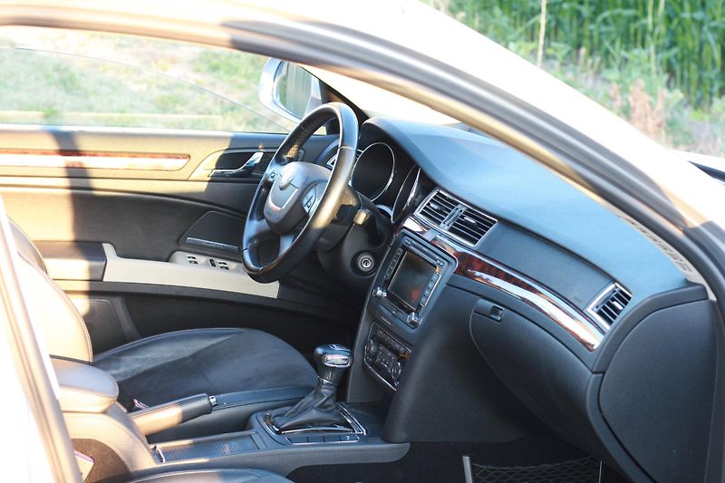 Škoda Superb (2009) ČRbezkorozeEleganceDSG - fotka 10 z 20