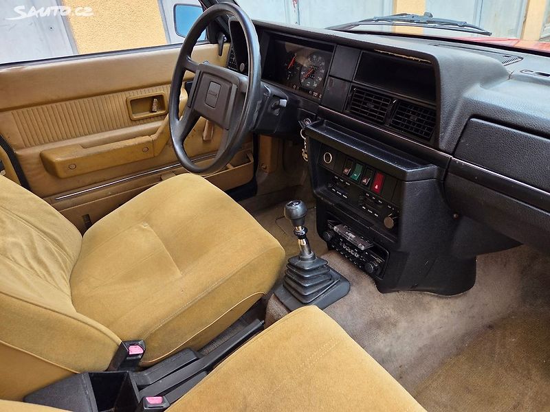Volvo 240 (1979) 2.4 D6 Top Karoserie a lak - fotka 19 z 31