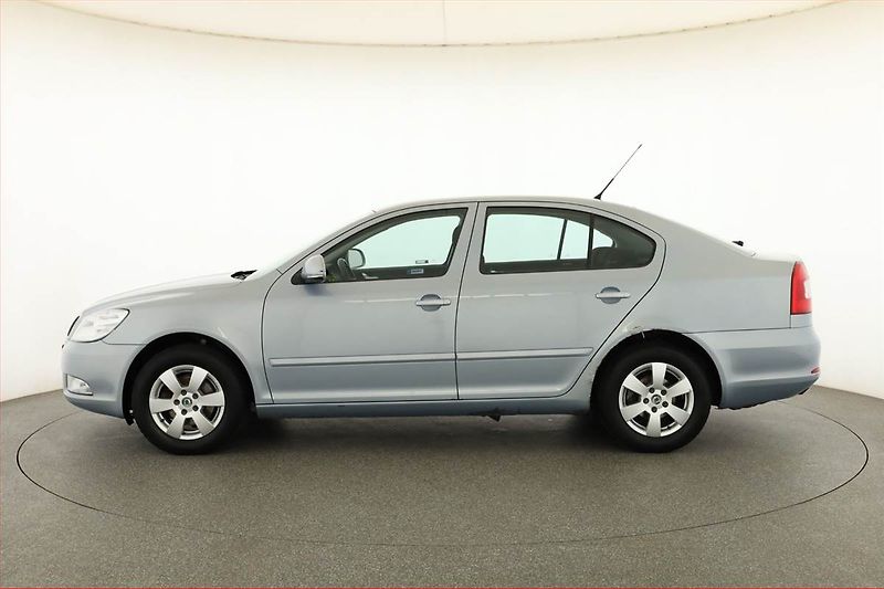 Škoda Octavia (2009) Elegance 1.6, ČR,1.maj - fotka 3 z 18