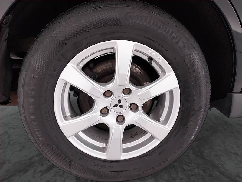 Mitsubishi Outlander (2011) 2.2 DI-D, 4X4, 7 míst - fotka 15 z 21