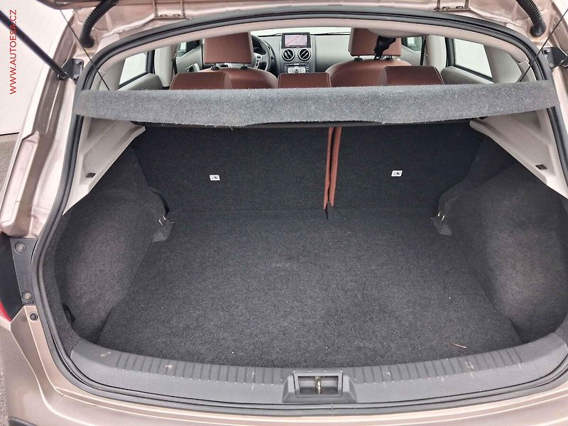 Nissan Qashqai (2007) 2.0i, Tekna, navi - fotka 7 z 18