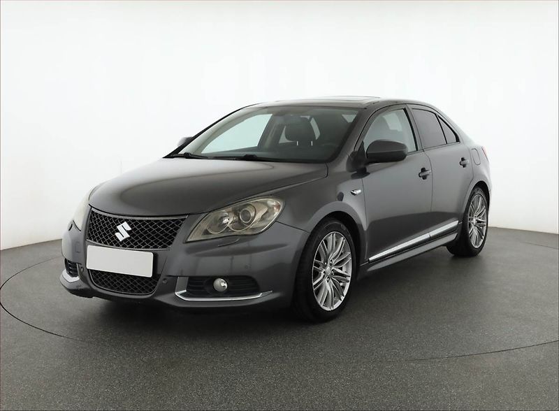 Suzuki Kizashi (2012) 2.4 VVT, 4X4, Automat - fotka 2 z 15