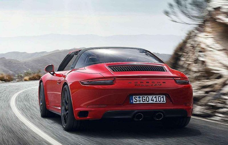 Porsche 911 Carrera GTS.