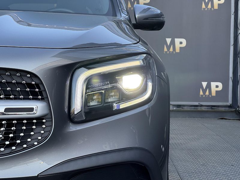 Mercedes-Benz GLB (2019) 200d 4Matic, AMG Line Head-up  - fotka 39 z 51