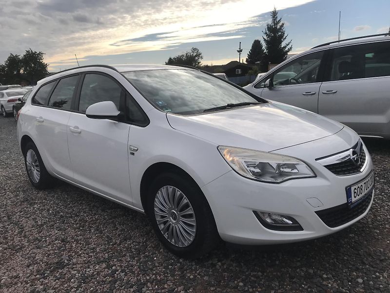 Opel Astra 1.4i 74 KW,KLIMA ,TEMPOMAT.... - fotka 3 z 16