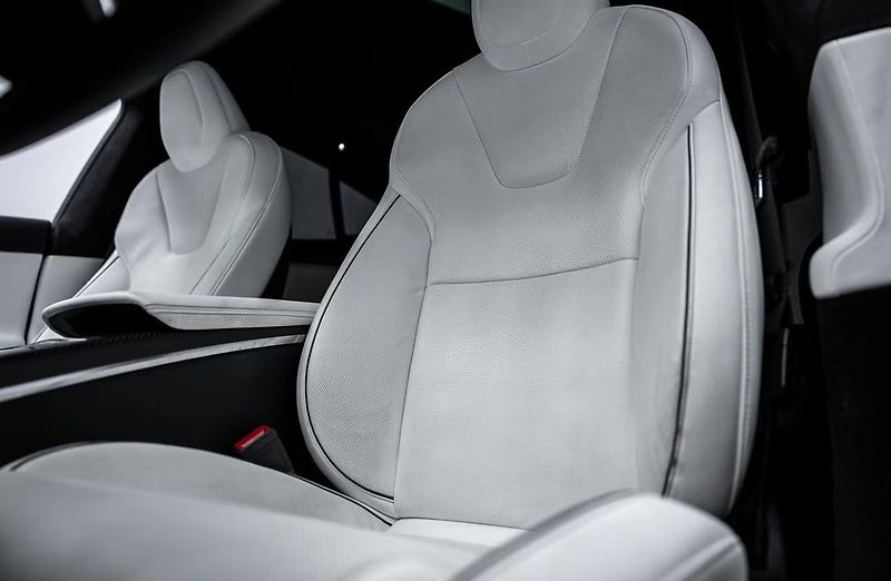 Tesla Model S Plaid AWD Tažné Yoke Panorama - fotka 19 z 25