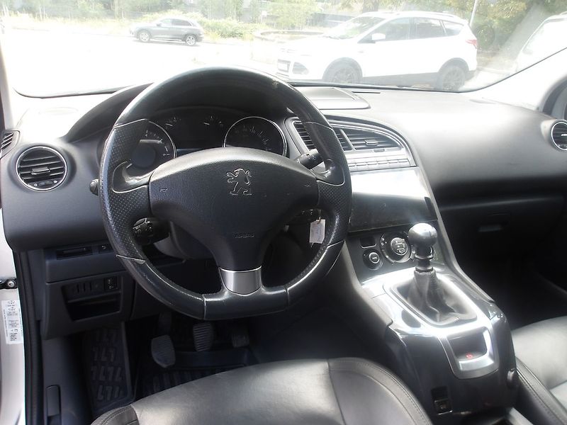 Peugeot 5008 1,6i KŮŽE, PĚKNÝ ! - fotka 22 z 29