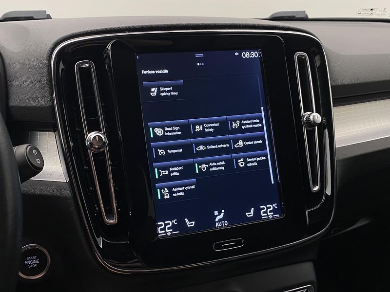 Volvo XC40 T5 AWD MOMENTUM AUT - fotka 38 z 45