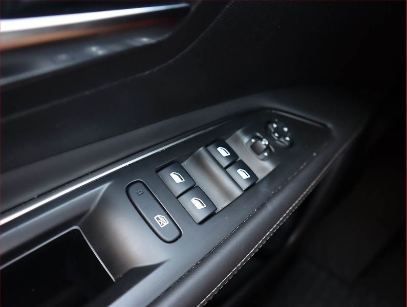 Peugeot 3008 (2018) 1.6 BlueHDi, Automat - fotka 17 z 20