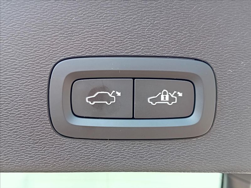 Volvo C40 1,0 AWD RECHARGE ULTIMATE - fotka 12 z 25
