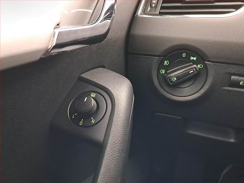 Škoda Octavia (2015) 1.6 TDI, Tempomat - fotka 16 z 18