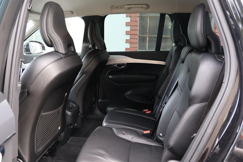 Volvo XC90 (2019) D5 aut. AWD Momentum - fotka 8 z 23
