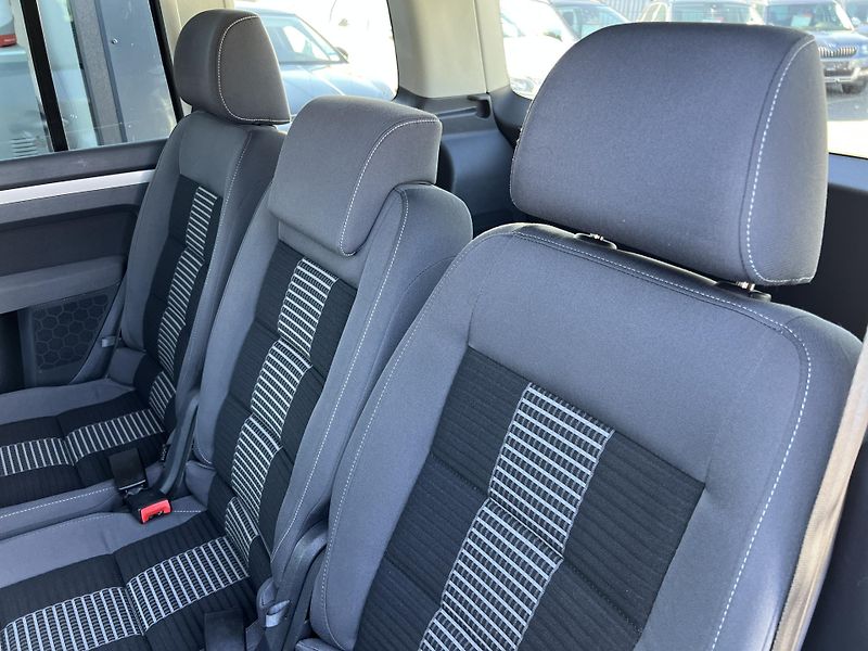 Volkswagen Touran United 1.4TSi 103kw TEMPOMAT - fotka 24 z 40
