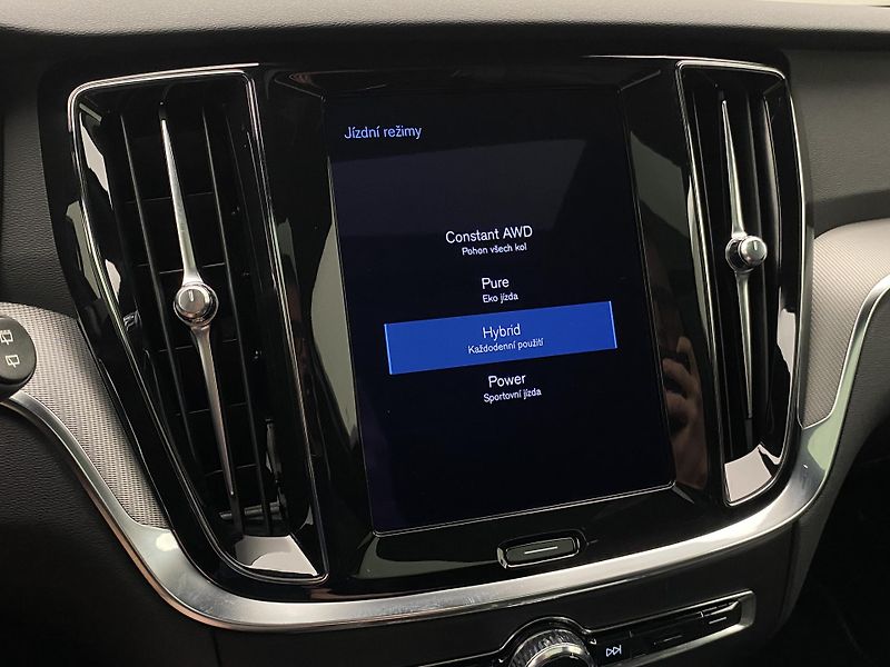 Volvo V60 T8 AWD RECHARGE R-DESIGN AUT - fotka 48 z 52