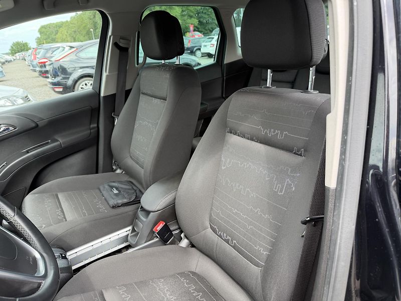 Opel Meriva 1.4iT - fotka 17 z 24