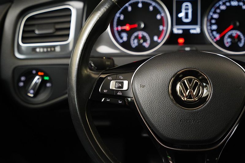 Volkswagen Golf - fotka 15 z 26