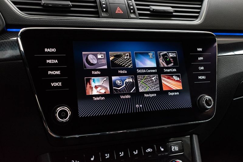 Škoda Superb 2.0 TDI 4x4*SPORTLINE*CANTON* - fotka 30 z 46