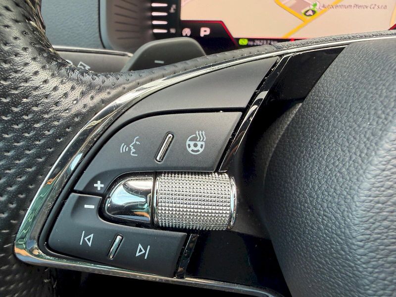 Škoda Karoq (2024) 2.0TSI 140kW DSG 4x4 SportLine - fotka 11 z 35