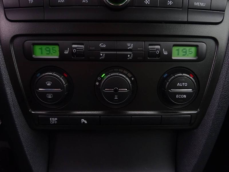 Škoda Octavia (2008) 2,0 TDi/103kW Laurin & Klement - fotka 14 z 26