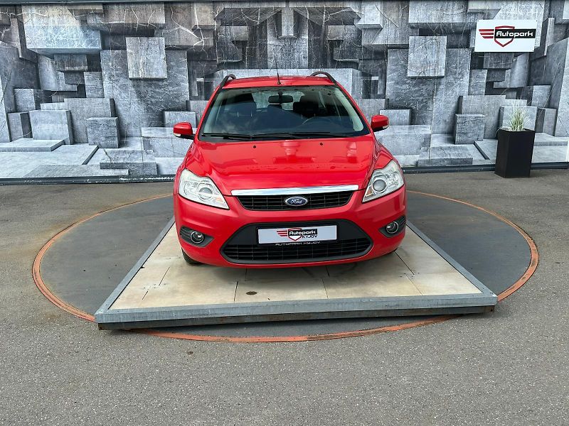 Ford Focus (2010) 1.6TDCi, 66KW, VYHŘ. SEDADLA - fotka 2 z 22