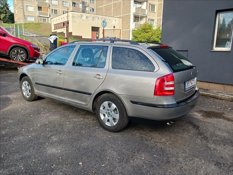 Škoda Octavia 1,9 1,9 TDI 77Kw KOMBI - fotka 5 z 15