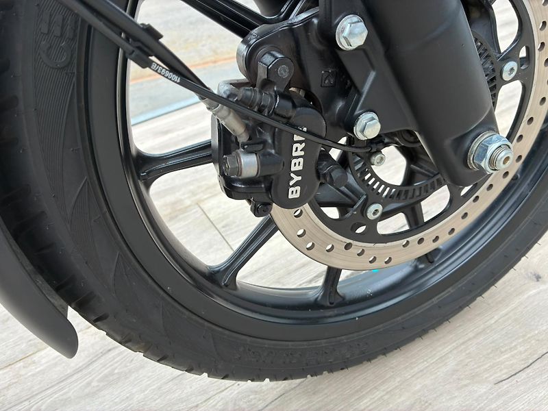 Royal Enfield Meteor 350 (2022) - fotka 17 z 19
